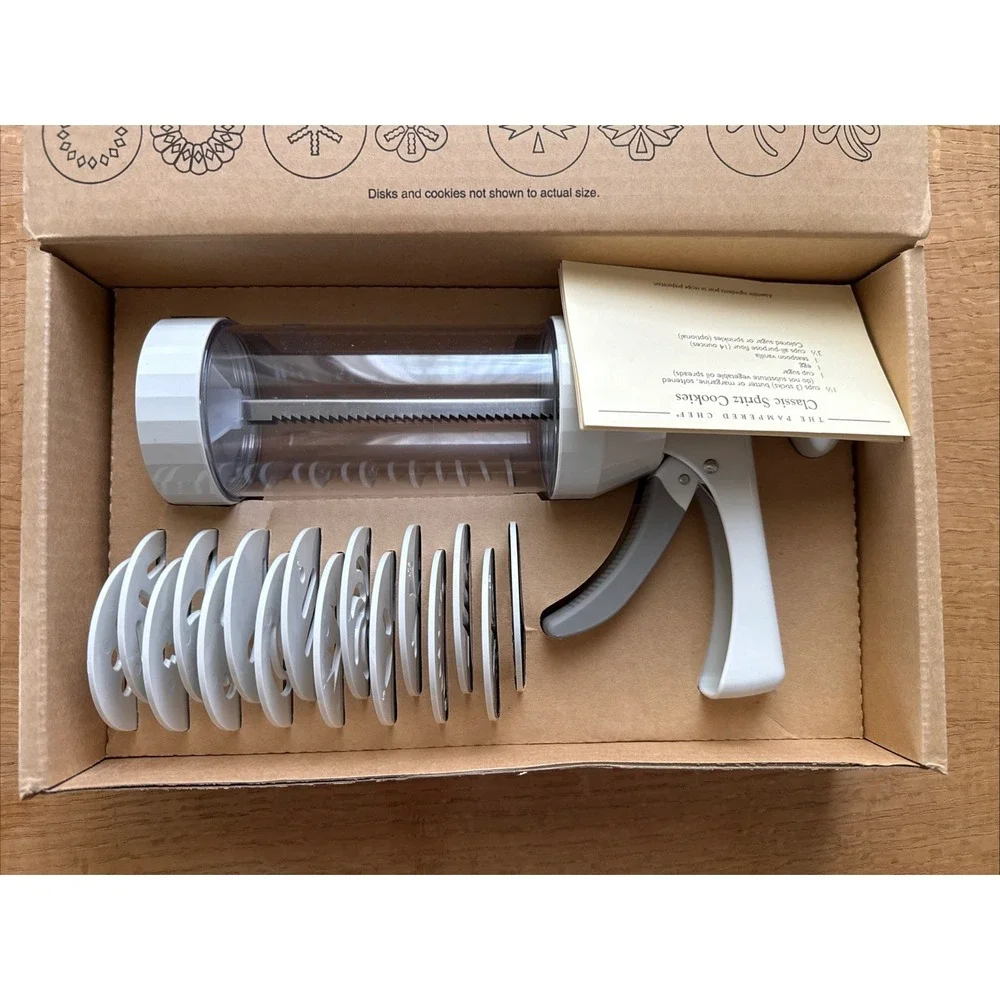 The Pampered Chef 1525 Cookie Press with 16 Discs - White